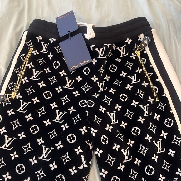 LVMonogram toweling/velour traveling Jogging Pants with zippers on bottoms / box - Picture 3 of 15